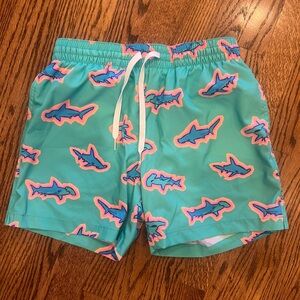 NWOT Chubbies The Apex Swimmers Swim Trunk, Teal Sharks, Men's Size Small